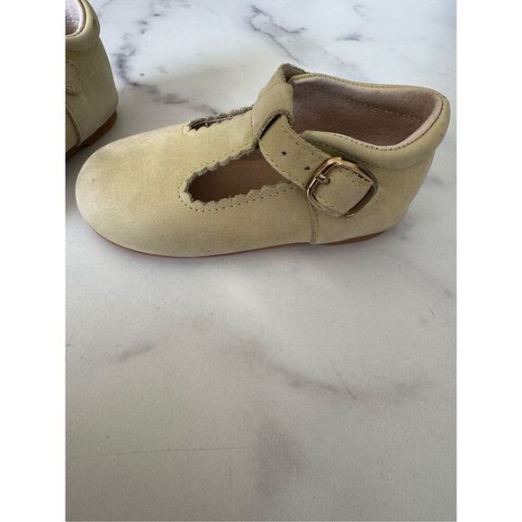 Indi & Co pastel Green Leather t-Bar vintage style imported baby girls 8 Mary Ja - Picture 1 of 9